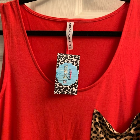 Color Alien Women’s Red Leopard Pocket Tank Top NWT - Picture 5 of 5
